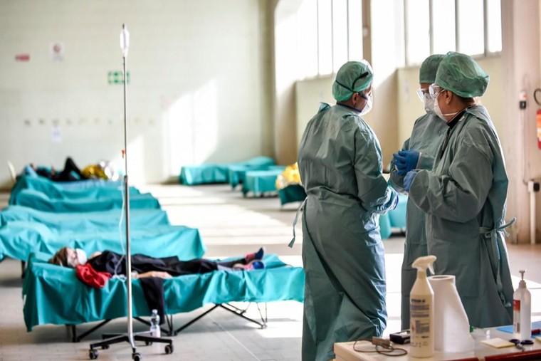 Tâm thư của bác sĩ Ý: 'Mọi máy thở đều quý như vàng' ảnh 3