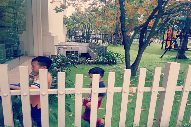 Có nên 'nhốt' trẻ mãi trong nhà? ảnh 1