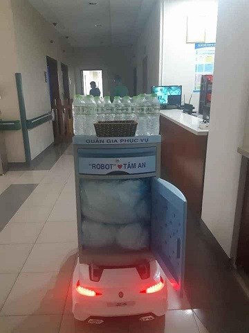 Sáng tạo robot phục vụ bệnh nhân cách ly nghi nhiễm COVID-19 ảnh 2