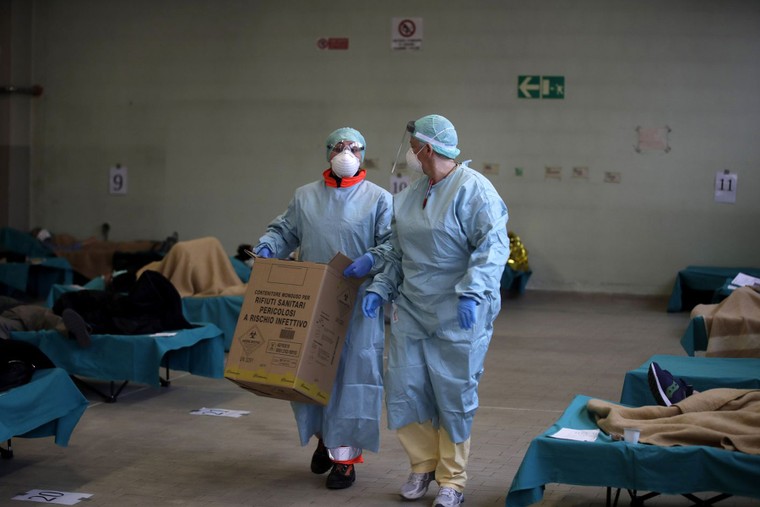 Bác sĩ Ý: Khủng hoảng y tế tàn khốc là 'trải nghiệm chưa từng có trong chiến tranh' ảnh 3