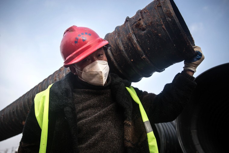 Đằng sau kỳ tích Hỏa Thần Sơn: Máu, hồ hôi và nỗi sợ ảnh 5