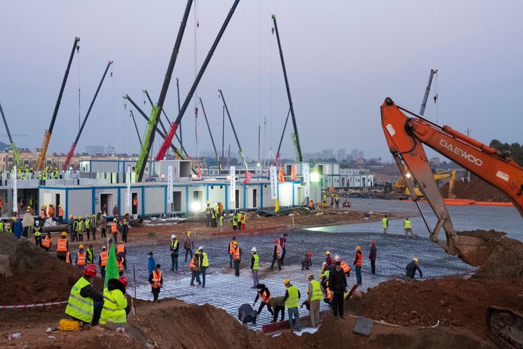 Đằng sau kỳ tích Hỏa Thần Sơn: Máu, hồ hôi và nỗi sợ ảnh 2