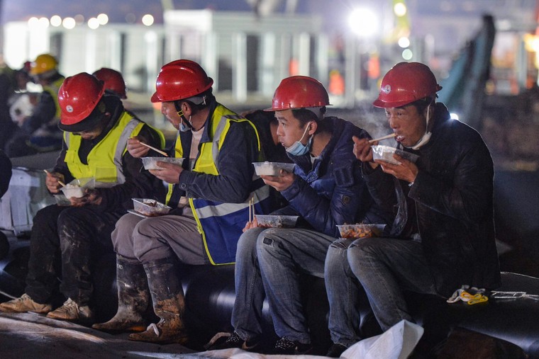 Đằng sau kỳ tích Hỏa Thần Sơn: Máu, hồ hôi và nỗi sợ ảnh 3