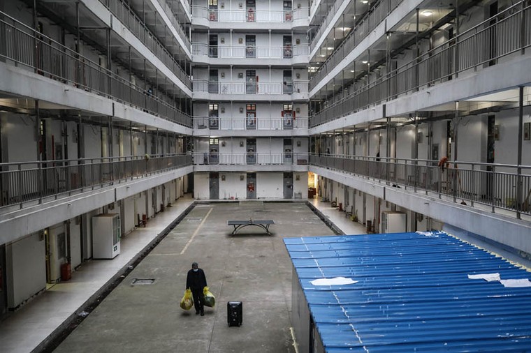 Bên trong khu cách ly Vũ Hán: Chờ đợi trong mòn mỏi ảnh 2