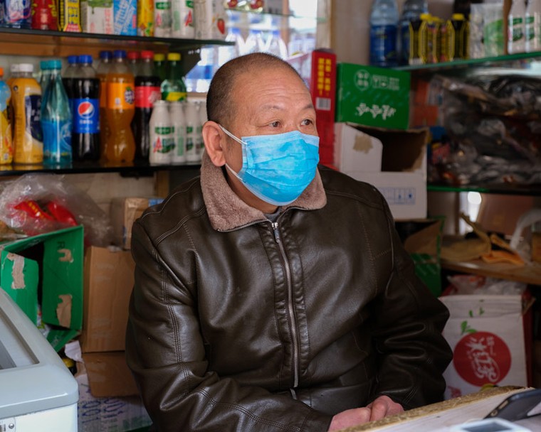 Nhiều cửa tiệm Vũ Hán 'dè dặt' mở cửa trở lại ảnh 3