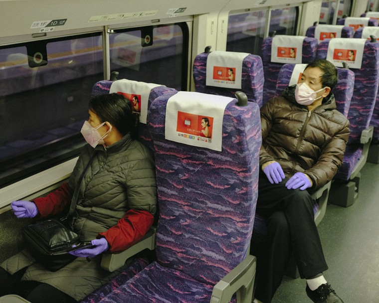 Passengers en route to Jingzhou, a nearby city, wait for their train to depart from Wuhan, Hubei province, April 8, 2020. Shi Yangkun/Sixth Tone