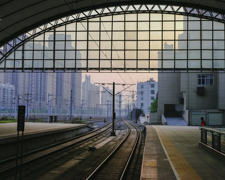 The morning sky outside Hankou Railway Station in Wuhan, Hubei province, April 8, 2020. Shi Yangkun/Sixth Tone