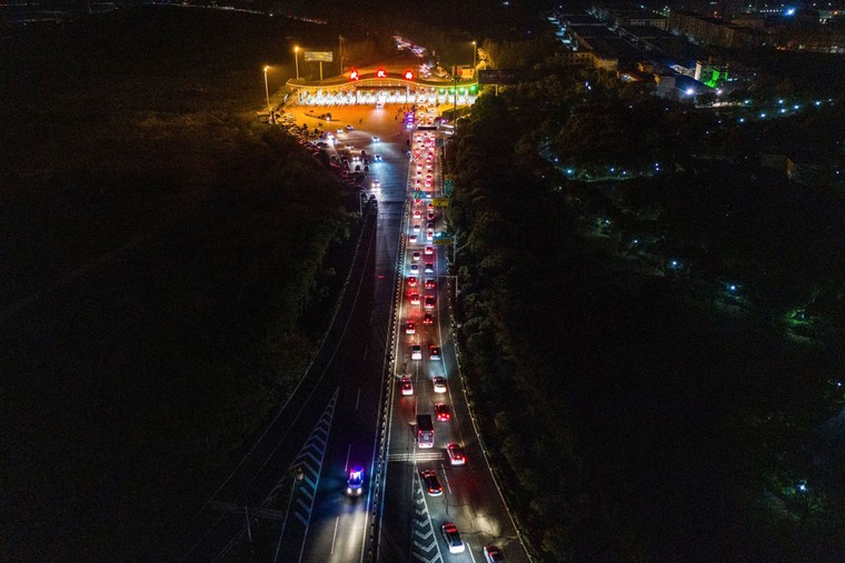 Chấm dứt phong tỏa, người Vũ Hán vẫn hoài nghi về tương lai ảnh 2