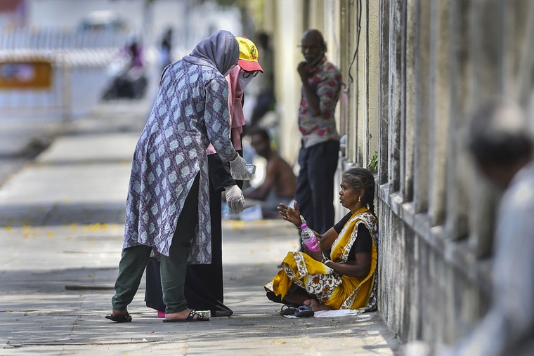 Người nghèo Ấn Độ lao đao vì lệnh ở nhà ảnh 5