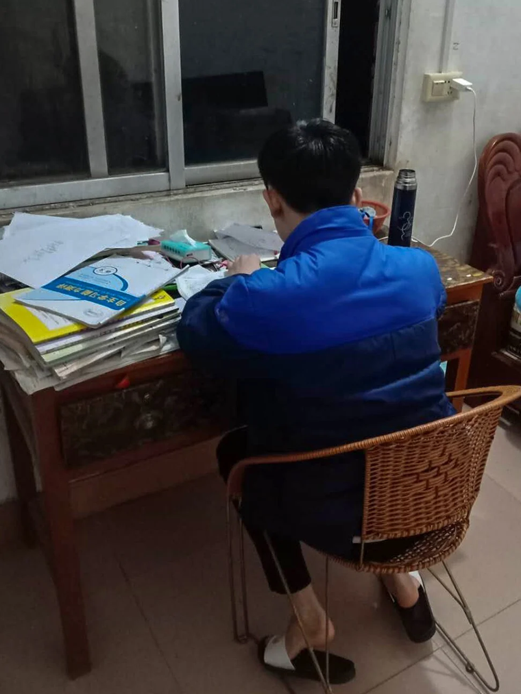 Học sinh Trung Quốc nhẹ nhõm khi được trở lại trường học ảnh 2