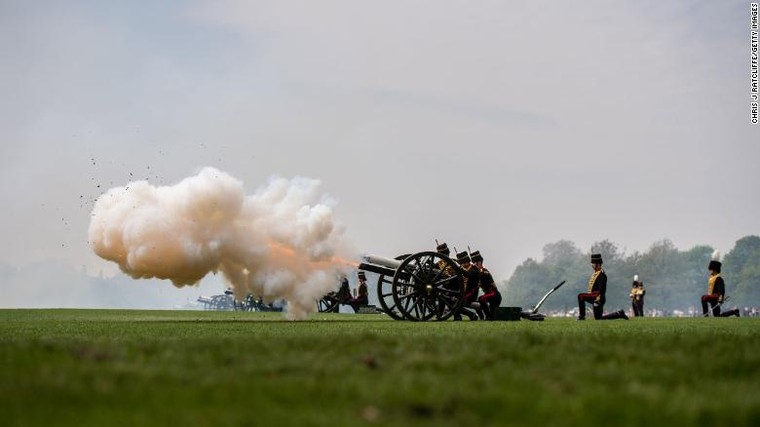 Nữ hoàng Elizabeth hủy các nghi lễ tổ chức dịp sinh nhật ảnh 1