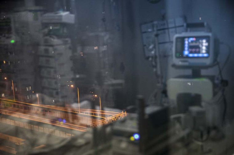 A midnight view from the Wuhan Pulmonary Hospital ICU, Hubei province, March 26, 2020. Sun Zhan for Sixth Tone