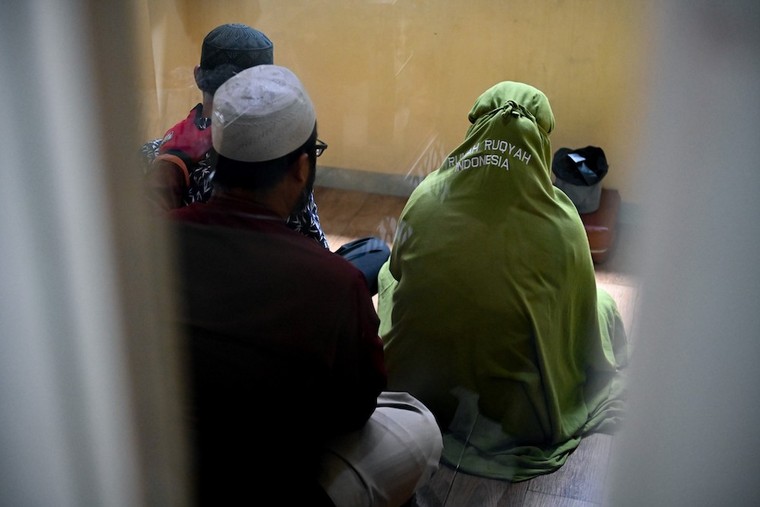 Người đồng tính Indonesia phải tham dự các lễ trừ tà ảnh 1