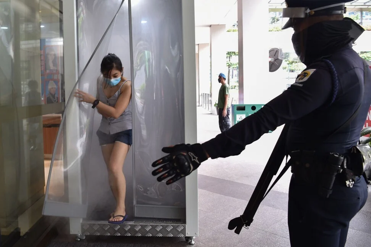 Trung tâm thương mại Philippines hạn chế khách hàng mua sắm lâu ảnh 2