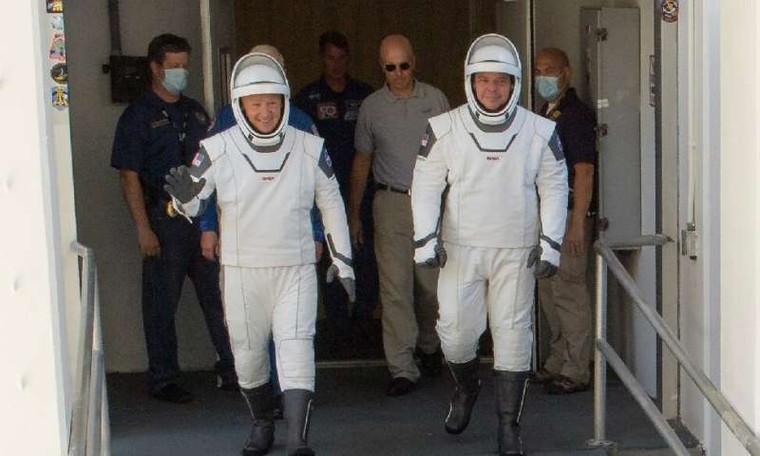 SpaceX sẵn sàng cho vụ phóng tàu vũ trụ lịch sử ảnh 2