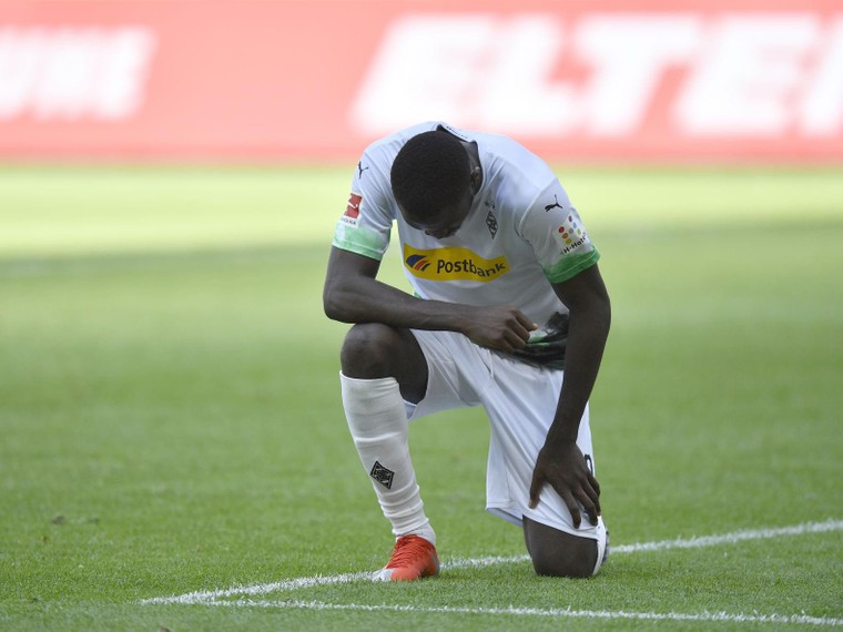 Cầu thủ Bundesliga đòi công lý cho George Floyd ảnh 2