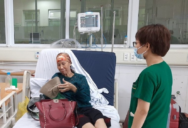 Bệnh nhân 19 xuất viện, trở về TP HCM ảnh 1