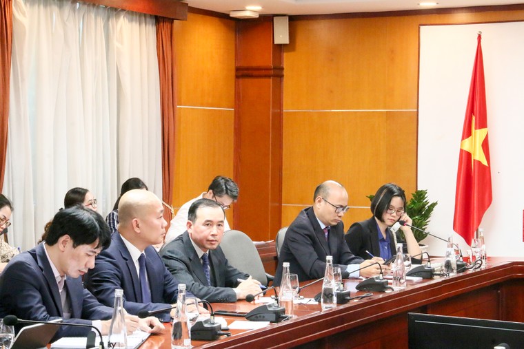 Bộ trưởng Trần Tuấn Anh điện đàm Cao ủy Thương mại EU ảnh 2