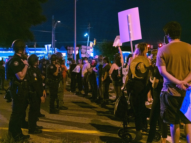 Cảnh sát khắp nước Mỹ từ chức ảnh 1