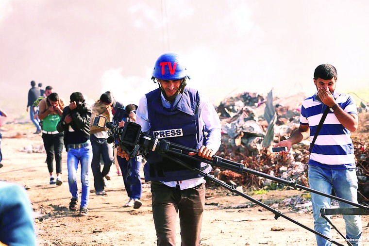 Nguy hiểm - đặc sản của nghề báo ảnh 1