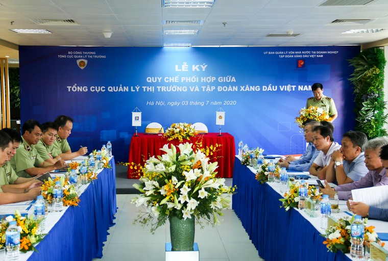 Lễ ký Quy chế phối hợp giữa Petrolimex và TCQLTT ảnh 1