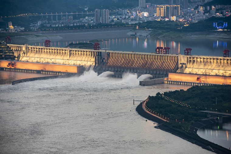 Các thành phố dọc Trường Giang hứng chịu ngập lụt ảnh 1