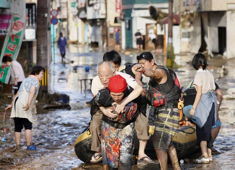 Mưa lũ khiến ít nhất 49 người chết tại Nhật Bản ảnh 1