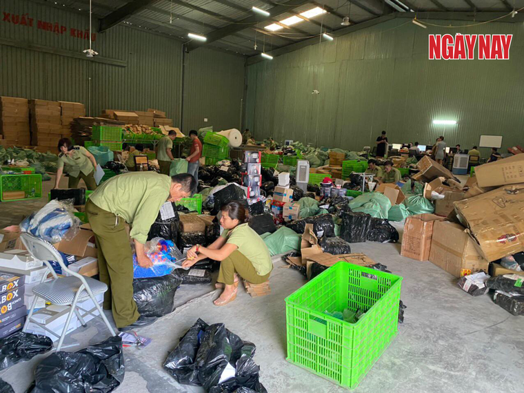 Bóc gỡ ổ nhóm hàng lậu tại Cảng cạn ICD Mỹ Đình ảnh 1