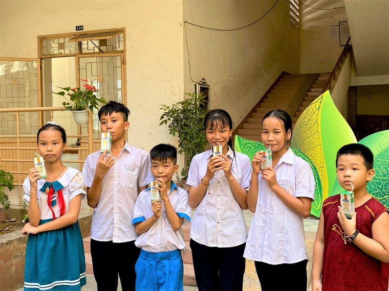 Vinamilk viết tiếp hành trình mang yêu thương đến với 'những chiếc lá chưa lành' ảnh 1