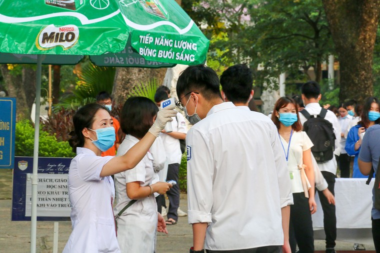 Sĩ tử Hà Nội bình tĩnh bước vào kỳ thi tốt nghiệp THPT ảnh 1