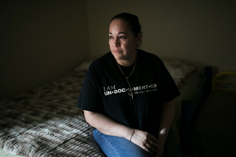 Bà mẹ nhập cư mắc kẹt trong nhà thờ hơn 900 ngày ảnh 3