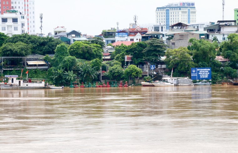 Mực nước sông Hồng bắt đầu dâng do lũ từ thượng nguồn ảnh 7