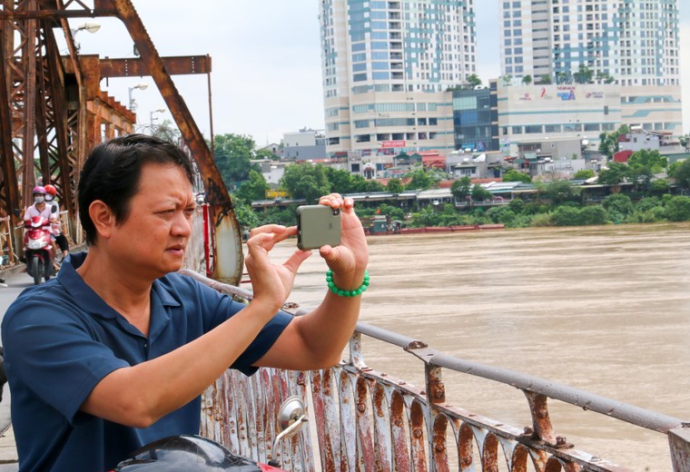 Mực nước sông Hồng bắt đầu dâng do lũ từ thượng nguồn ảnh 4