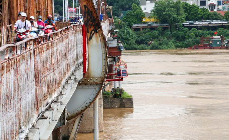 Mực nước sông Hồng bắt đầu dâng do lũ từ thượng nguồn ảnh 1