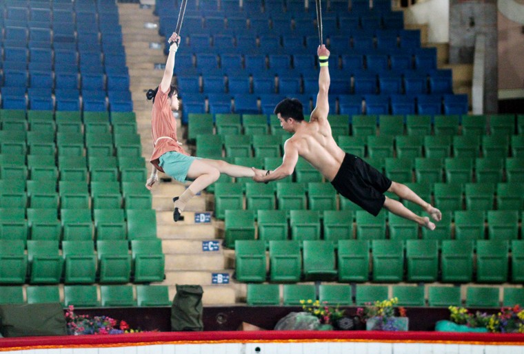 Nghề xiếc thời COVID-19: Bám trụ với sân khấu bằng đam mê ảnh 5