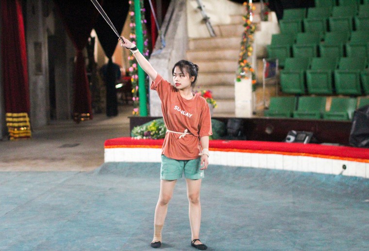 Nghề xiếc thời COVID-19: Bám trụ với sân khấu bằng đam mê ảnh 4