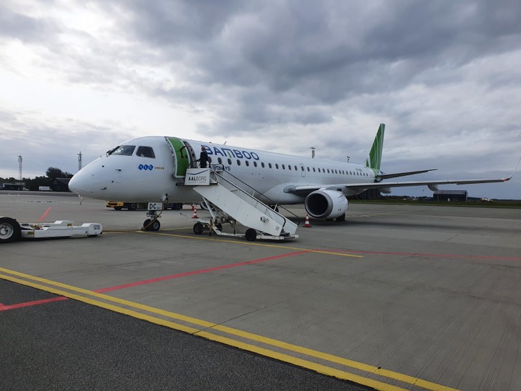 Bamboo Airways đón máy bay phản lực hiện đại Embraer E195 ảnh 1