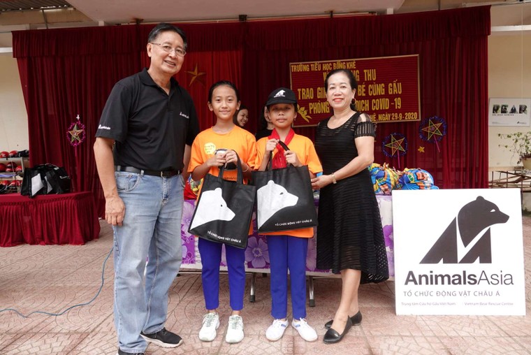 Trao giải cuộc thi vẽ tranh 'Em và Gấu chung tay phòng chống dịch COVID-19' ảnh 2