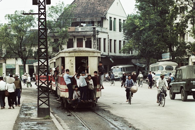 'Thước phim quay chậm' về Hà Nội những năm 67-75 ảnh 1