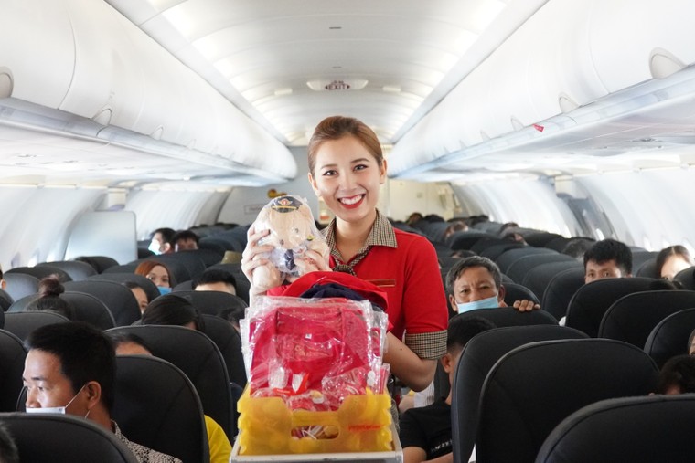 Mừng ngày Giải phóng Thủ đô, bay cùng Vietjet khắp các tỉnh, thành ảnh 1