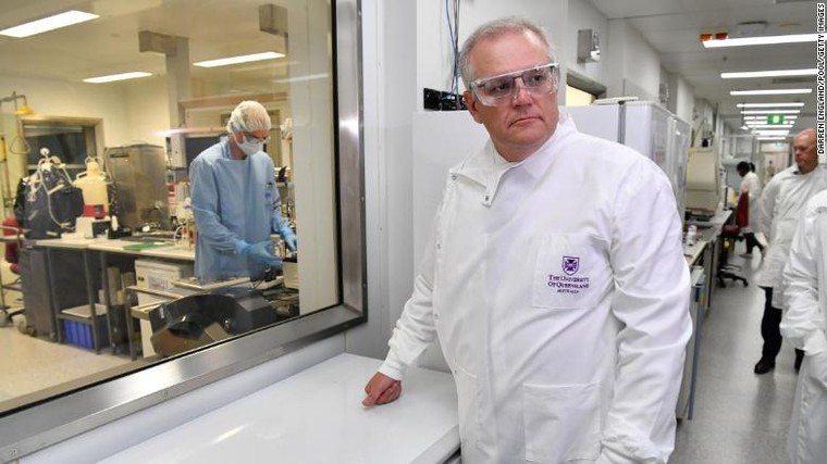 Xe của Thủ tướng Australia bị người biểu tình phá hoại ảnh 2