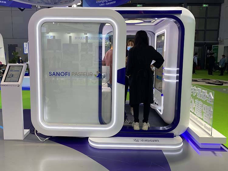 Trung Quốc thử nghiệm quầy tiêm vaccine tự động ảnh 1