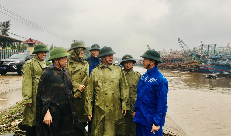 Các tỉnh miền Trung hoàn tất sơ tán dân tránh bão Vamco ảnh 1