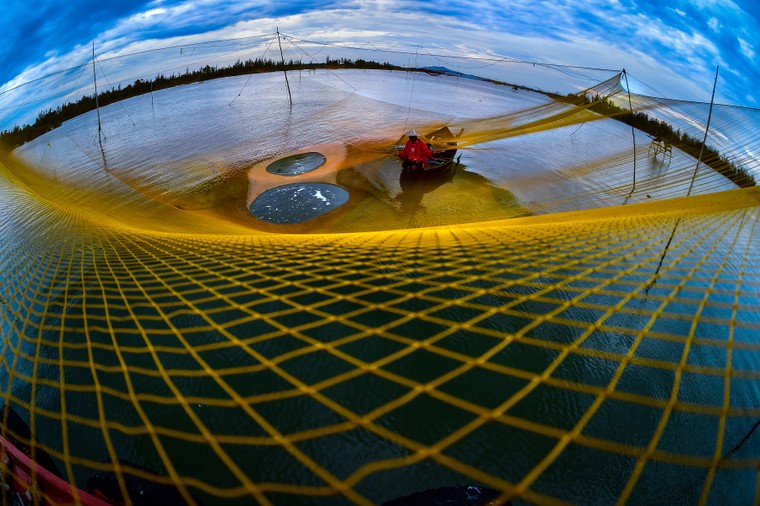 Triển lãm các tác phẩm đoạt giải Cuộc thi Ảnh Việt Nam 2020 ảnh 27