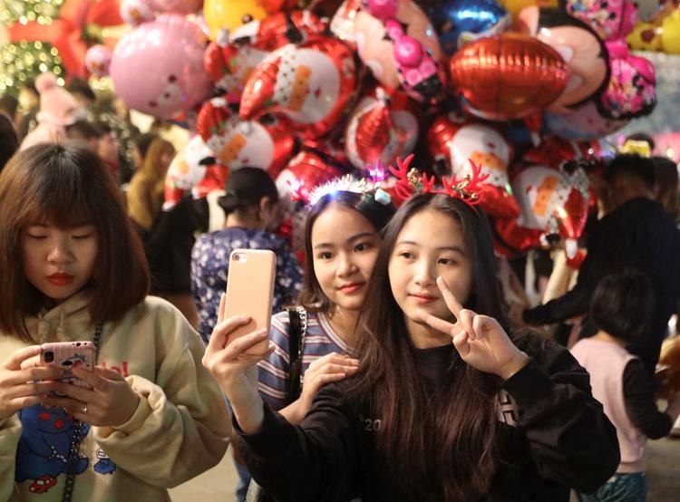 Hà Nội rộn rã không khí Giáng sinh ảnh 2