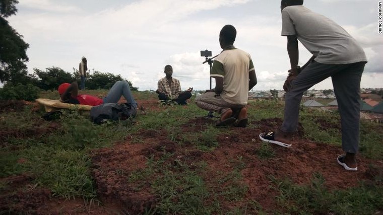 'The Critics Company'– sản xuất phim khoa học viễn tưởng bằng điện thoại ảnh 2