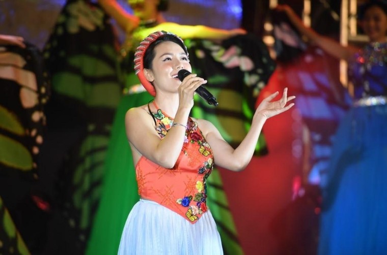 Đêm nghệ thuật khai mạc lễ hội hoa FLC Sầm Sơn thu hút hàng vạn du khách ảnh 5