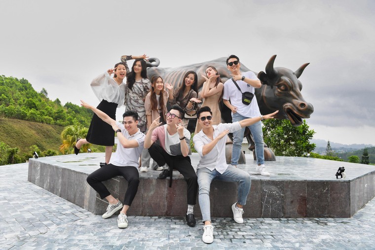 Tượng bò tót vàng độc đáo xuất hiện tại Hạ Long ảnh 3