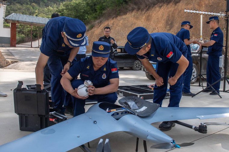 Đàn voi náo loạn đường phố Trung Quốc ảnh 2