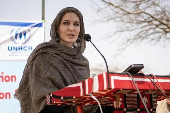 Angelina Jolie thăm trại tị nạn ở Burkina Faso ảnh 1